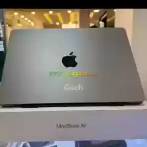 Apple  M2 chip15-inch MacBook air with apple M2 chip (midnight color)8GB unified memory / in Ethiopia